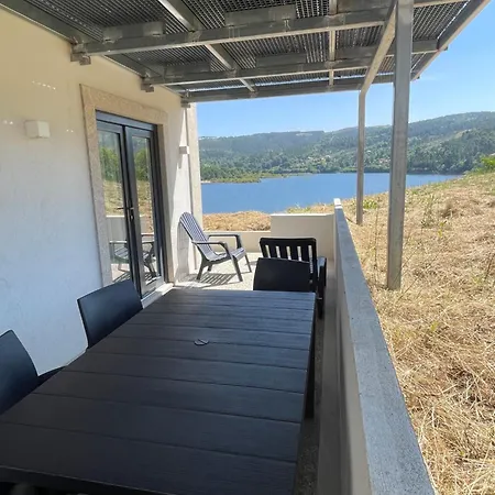 בית נופש Casa Do Ferreiro T2 מונטאלגרה